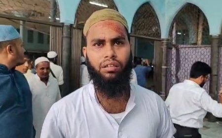 বায়তুল মোকারম মসজিদে দুই পক্ষের মারামারি বেশ কয়েকজন আহত